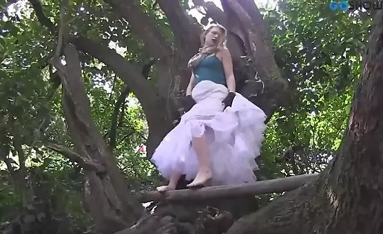 Model Cums on Tree Masturbation
